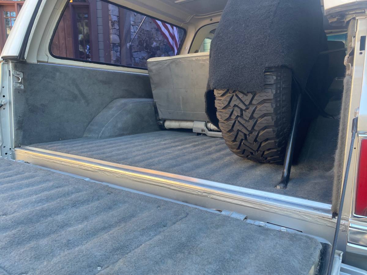 Gmc-jimmy-sierra-classic-1981-silver-14