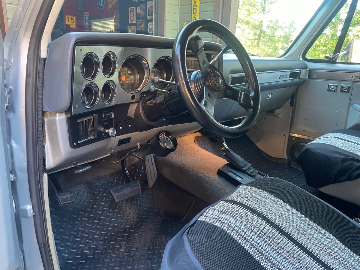 Gmc-jimmy-sierra-classic-1981-silver-9