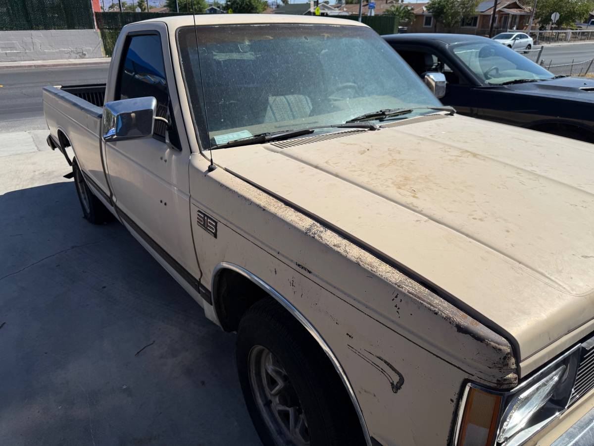 Gmc-s15-or-s10-equivalent-2wd-pickup-1987-3