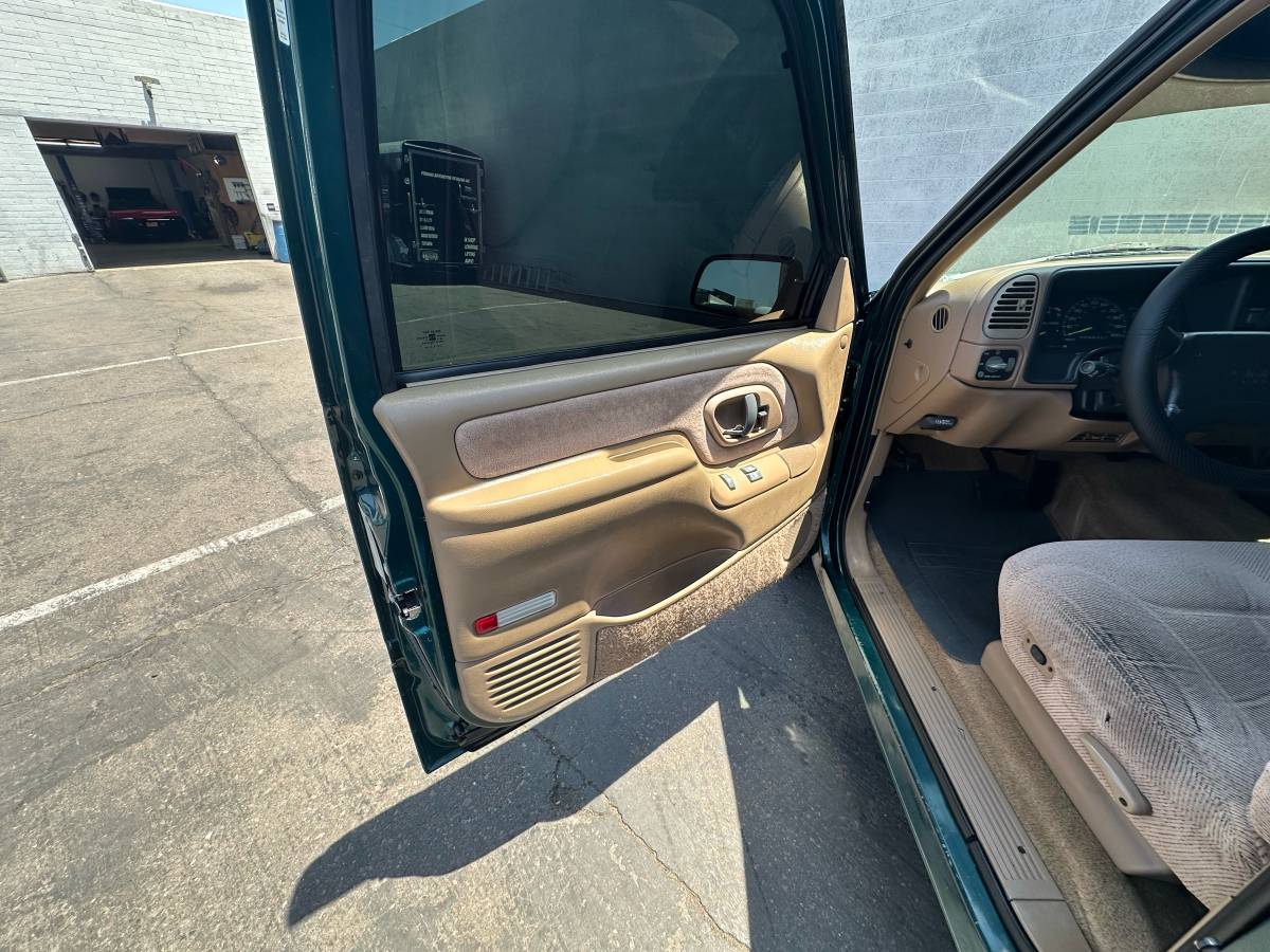 Gmc-sierra-1500-1995-green-9