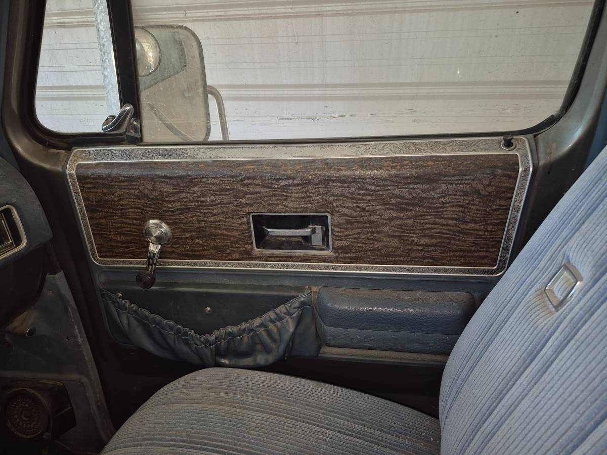 Gmc-sierra-1976-silver-9