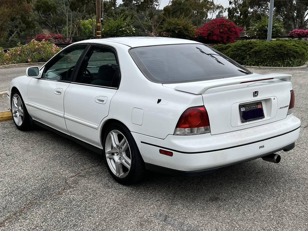 Honda-1994-white-3