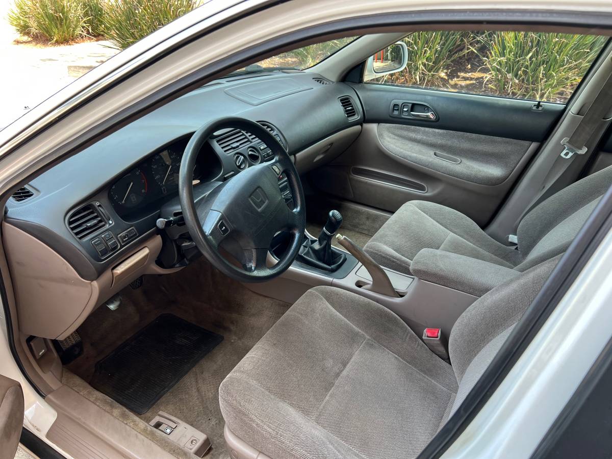 Honda-1994-white-4