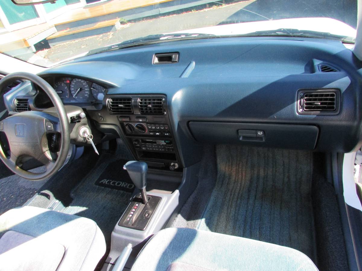Honda-accord-ex-wagon-1992-white-16