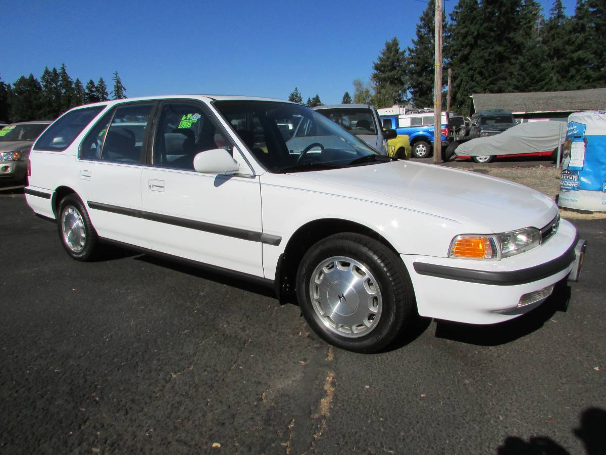 Honda-accord-ex-wagon-1992-white-2