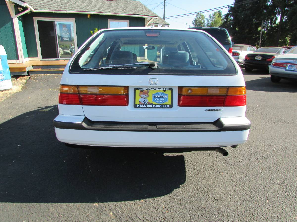 Honda-accord-ex-wagon-1992-white-3