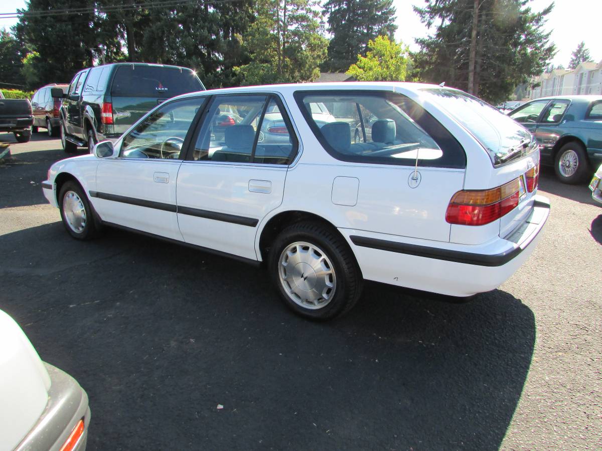 Honda-accord-ex-wagon-1992-white-4