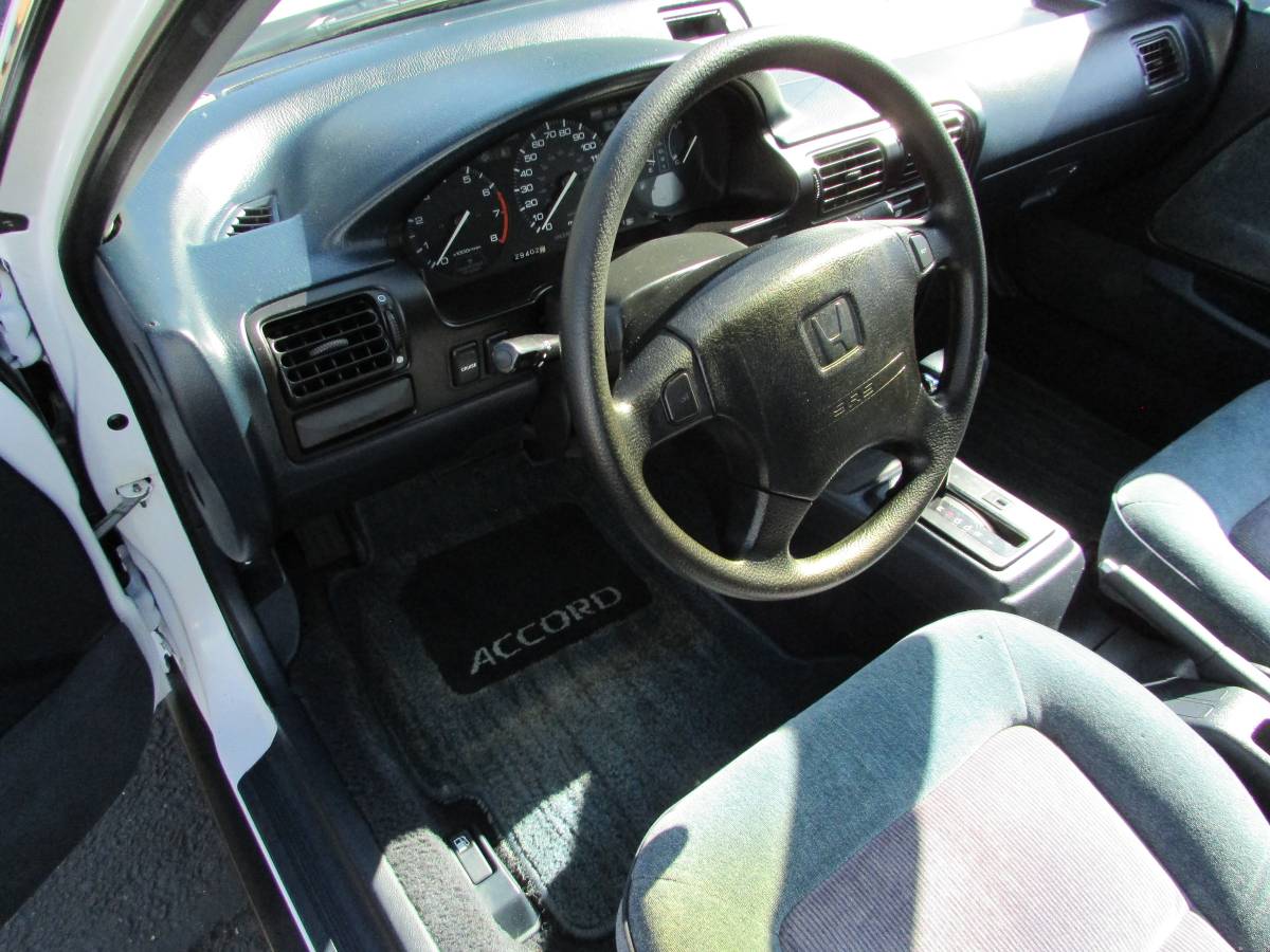 Honda-accord-ex-wagon-1992-white-7