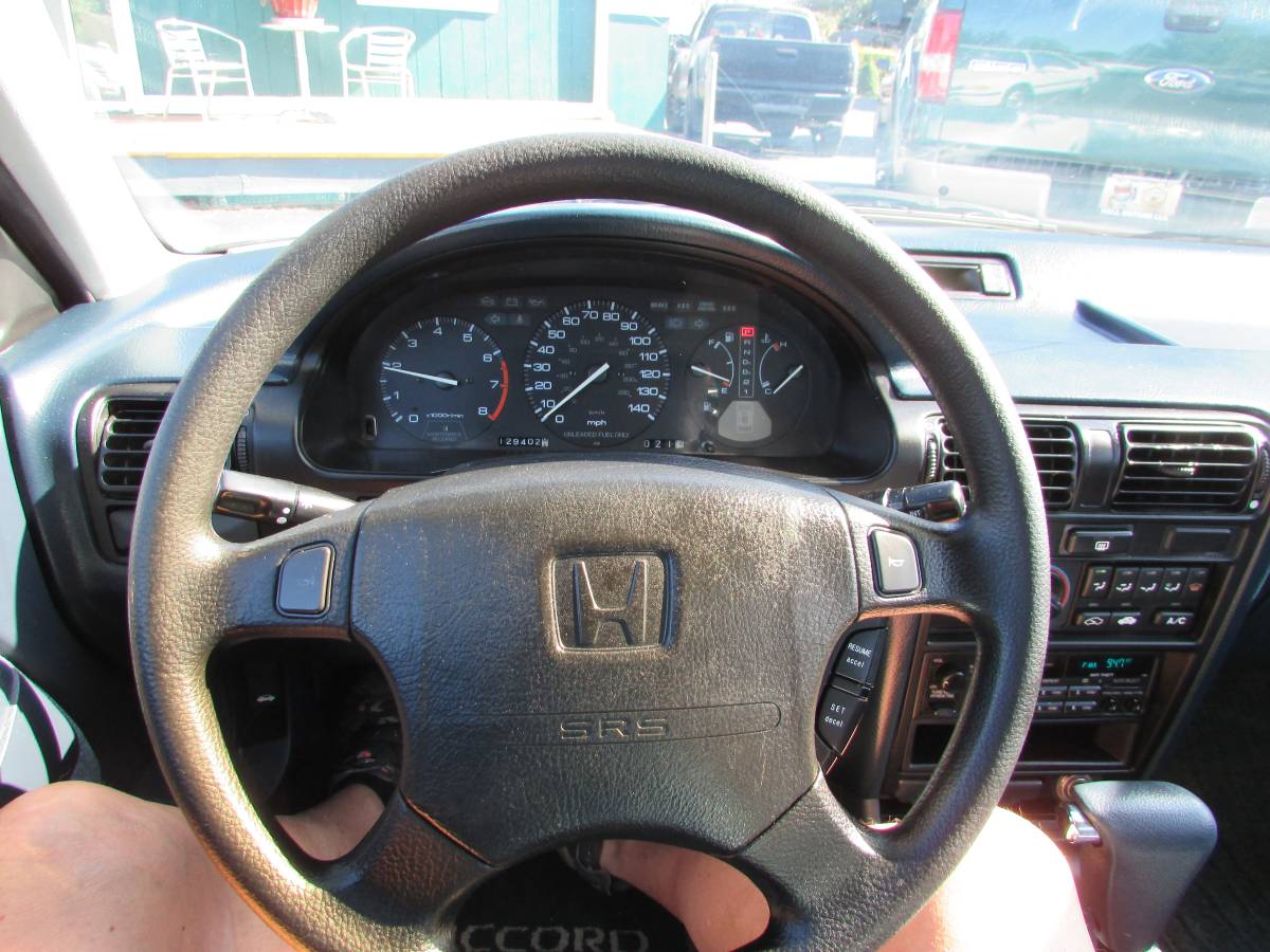 Honda-accord-ex-wagon-1992-white-8