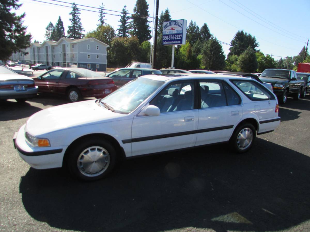 Honda-accord-ex-wagon-1992-white