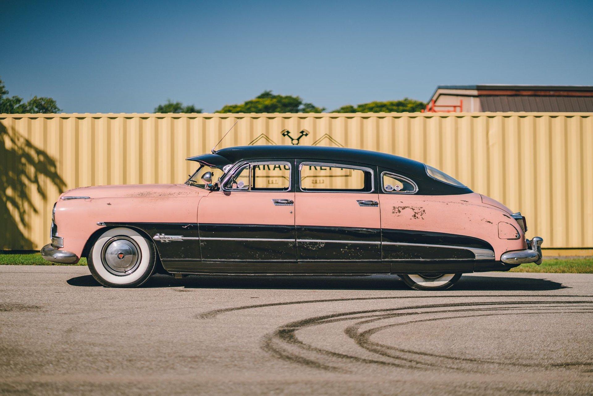 Hudson-Hornet-1951-Pink-and-Black-White-24