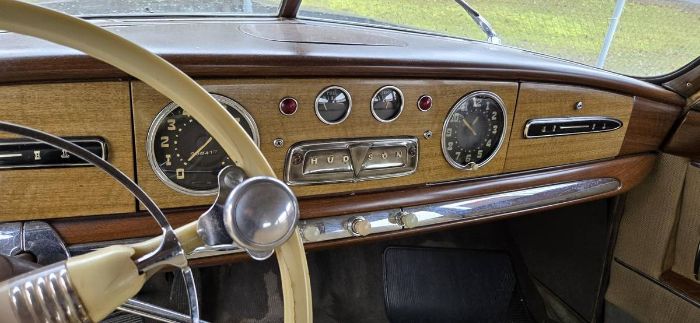 Hudson-Sedan-1949-Black-Tan-7