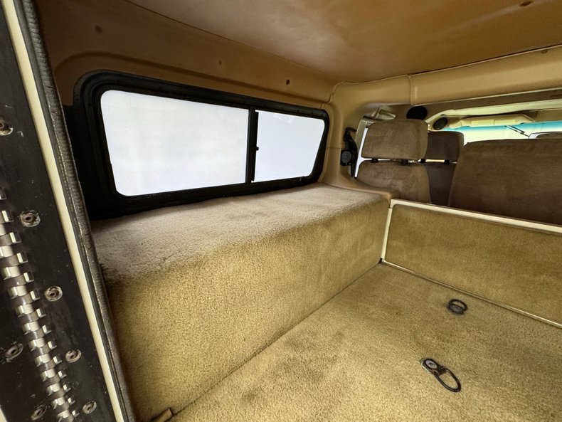 Hummer-1995-White-Tan-11