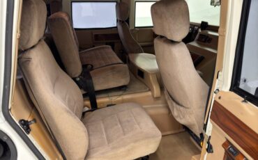 Hummer-1995-White-Tan-13