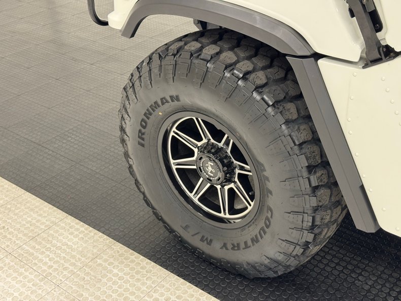 Hummer-1995-White-Tan-22