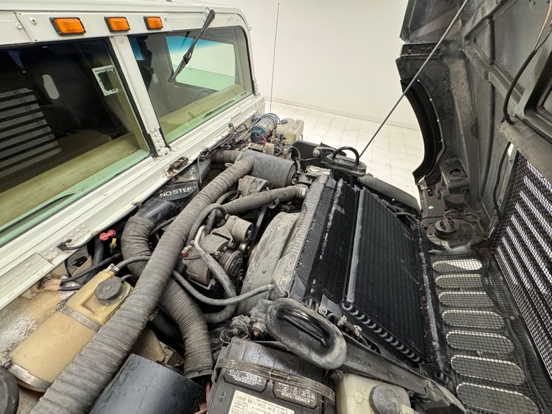 Hummer-1995-White-Tan-3