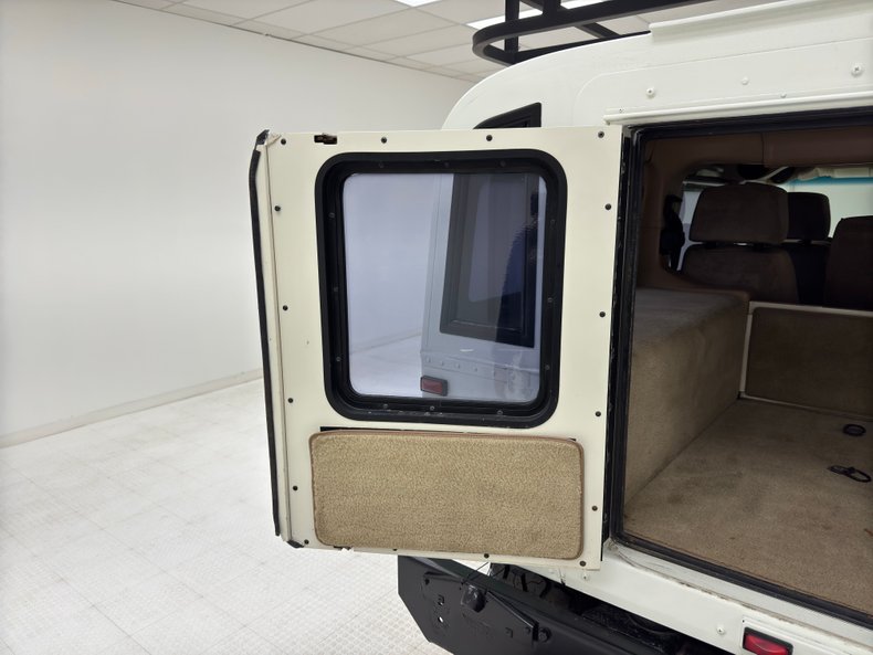 Hummer-1995-White-Tan-37