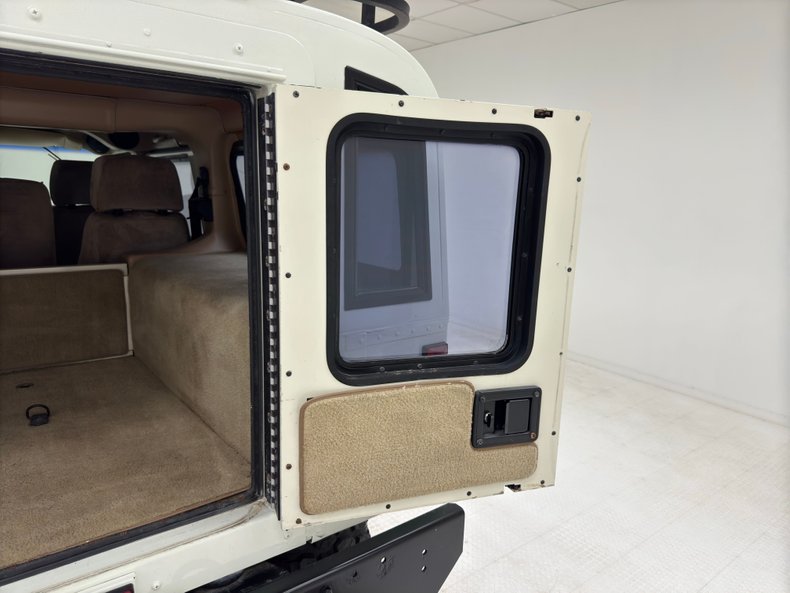 Hummer-1995-White-Tan-38