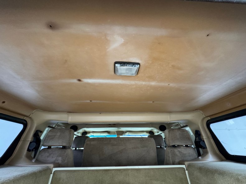 Hummer-1995-White-Tan-40