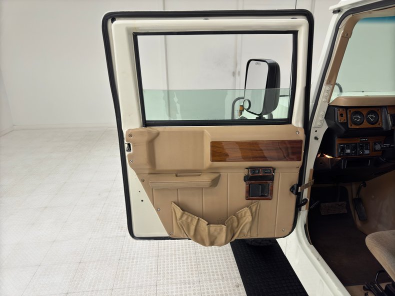 Hummer-1995-White-Tan-41