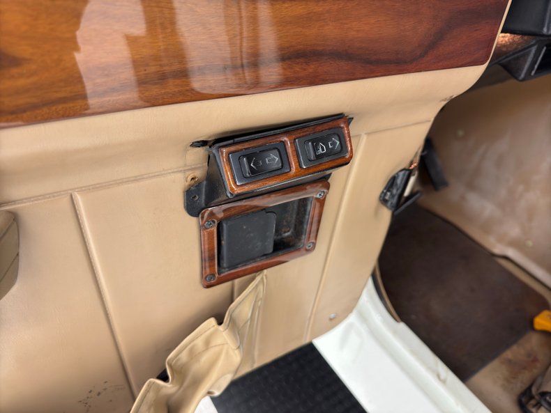 Hummer-1995-White-Tan-42