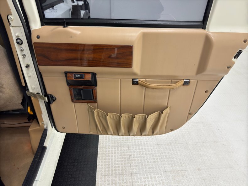 Hummer-1995-White-Tan-43