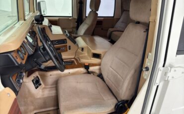 Hummer-1995-White-Tan-44