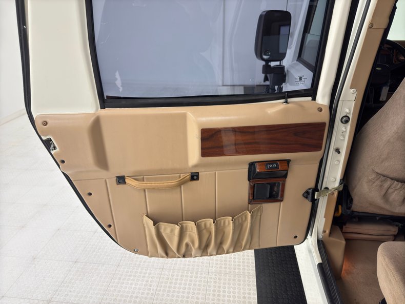 Hummer-1995-White-Tan-5