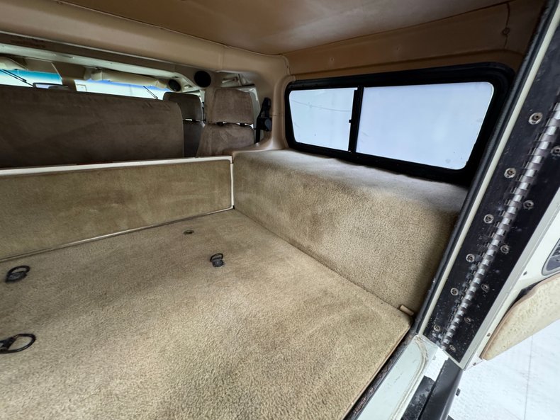Hummer-1995-White-Tan-9