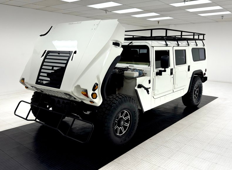 Hummer-1995-White-Tan