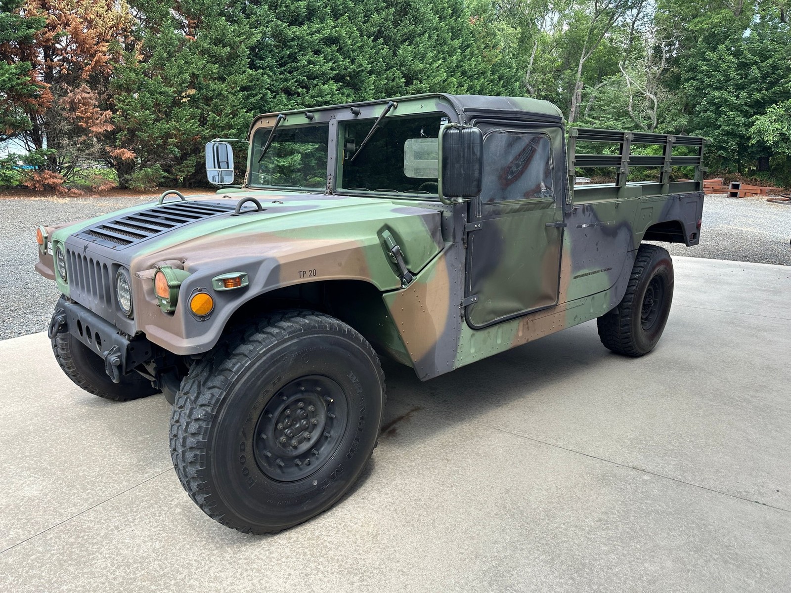 Hummer-Military-1992-Pickup-Truck-1