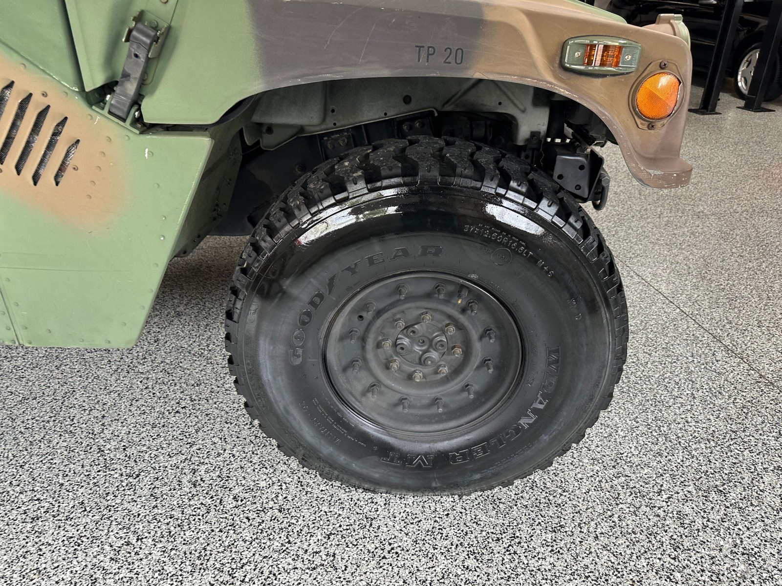 Hummer-Military-1992-Pickup-Truck-11