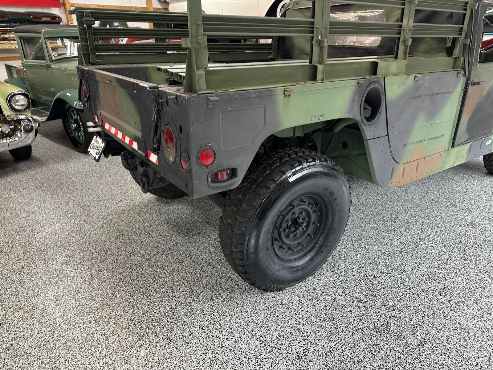 Hummer-Military-1992-Pickup-Truck-26