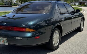 Infiniti-J30-1993-Sedan-10