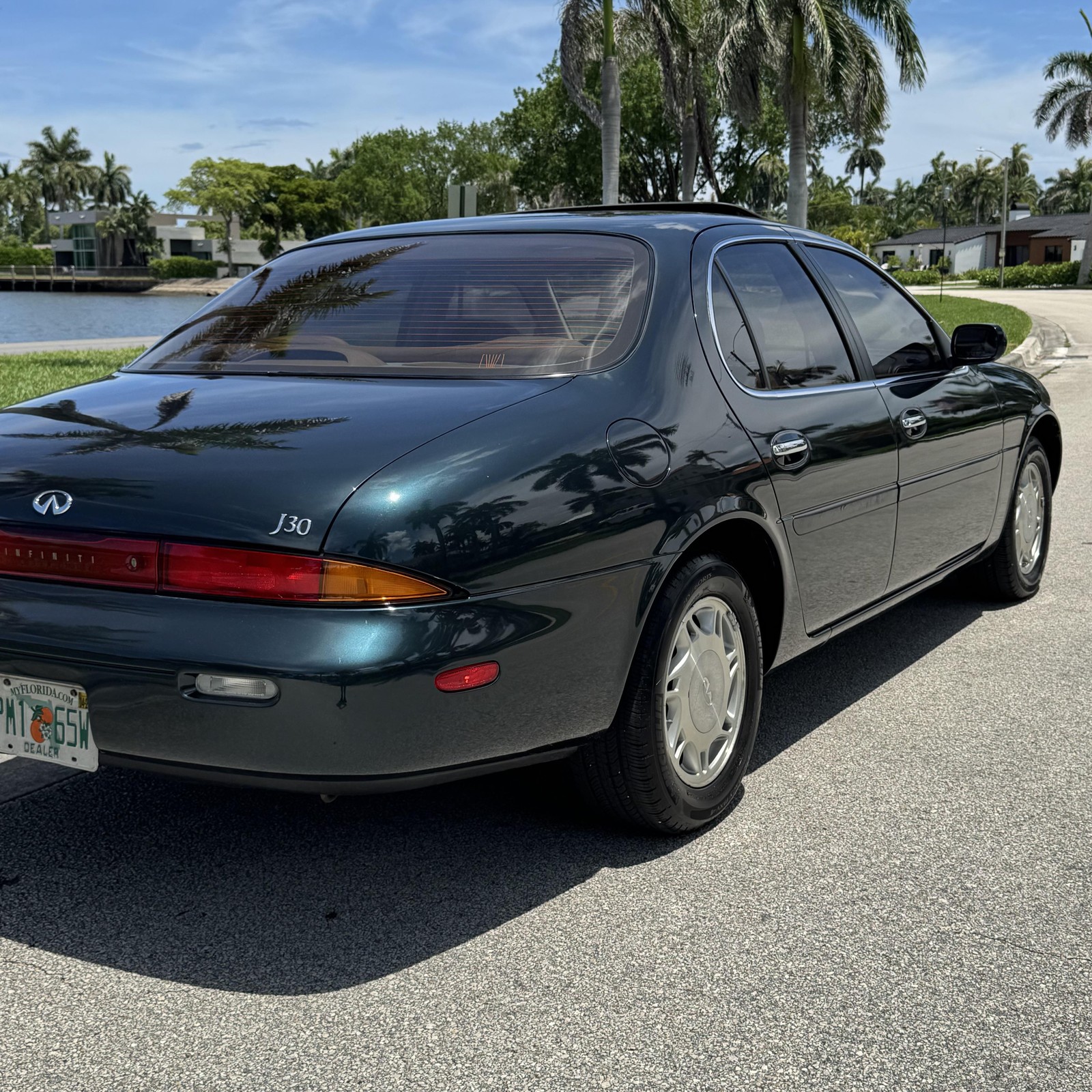 Infiniti-J30-1993-Sedan-10