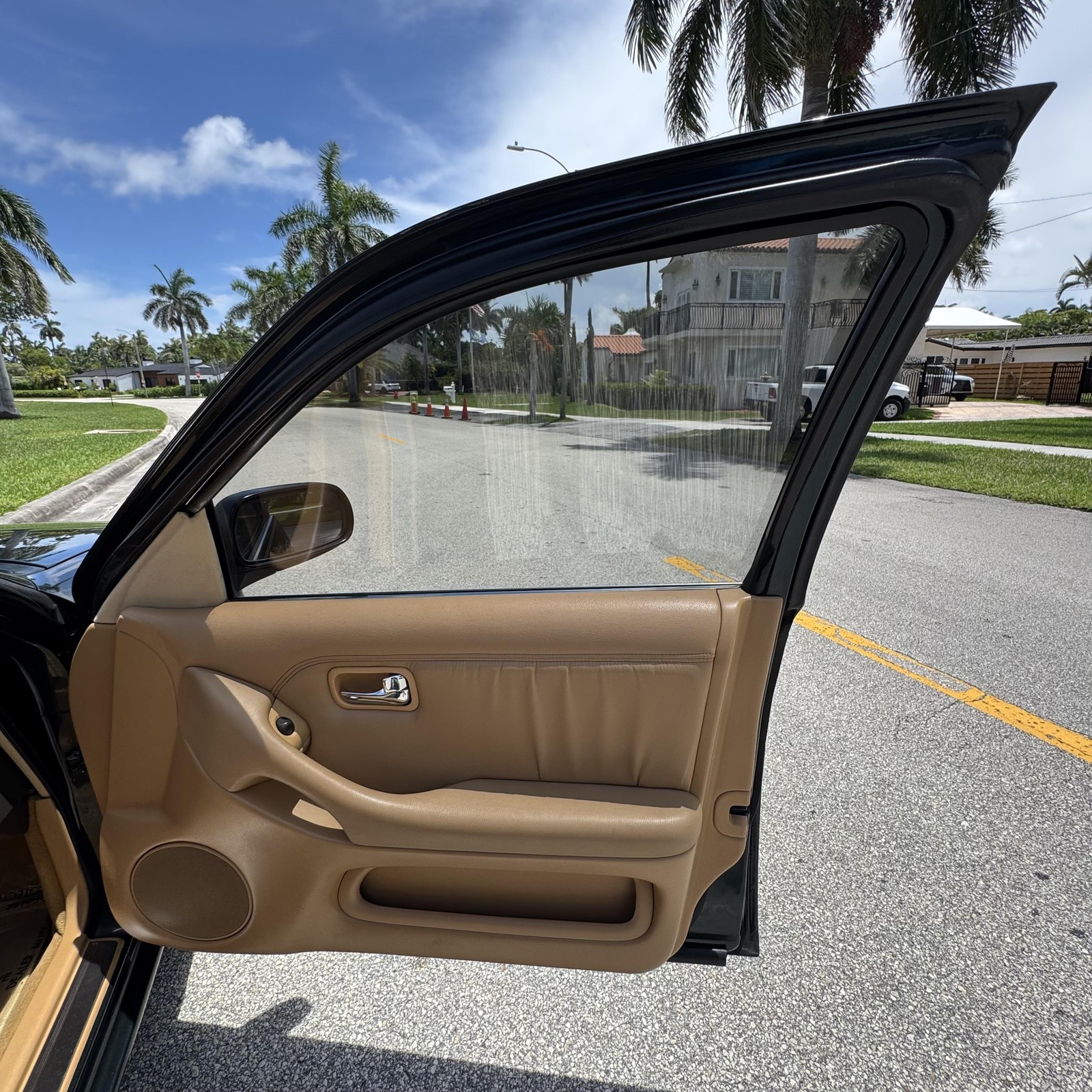 Infiniti-J30-1993-Sedan-14
