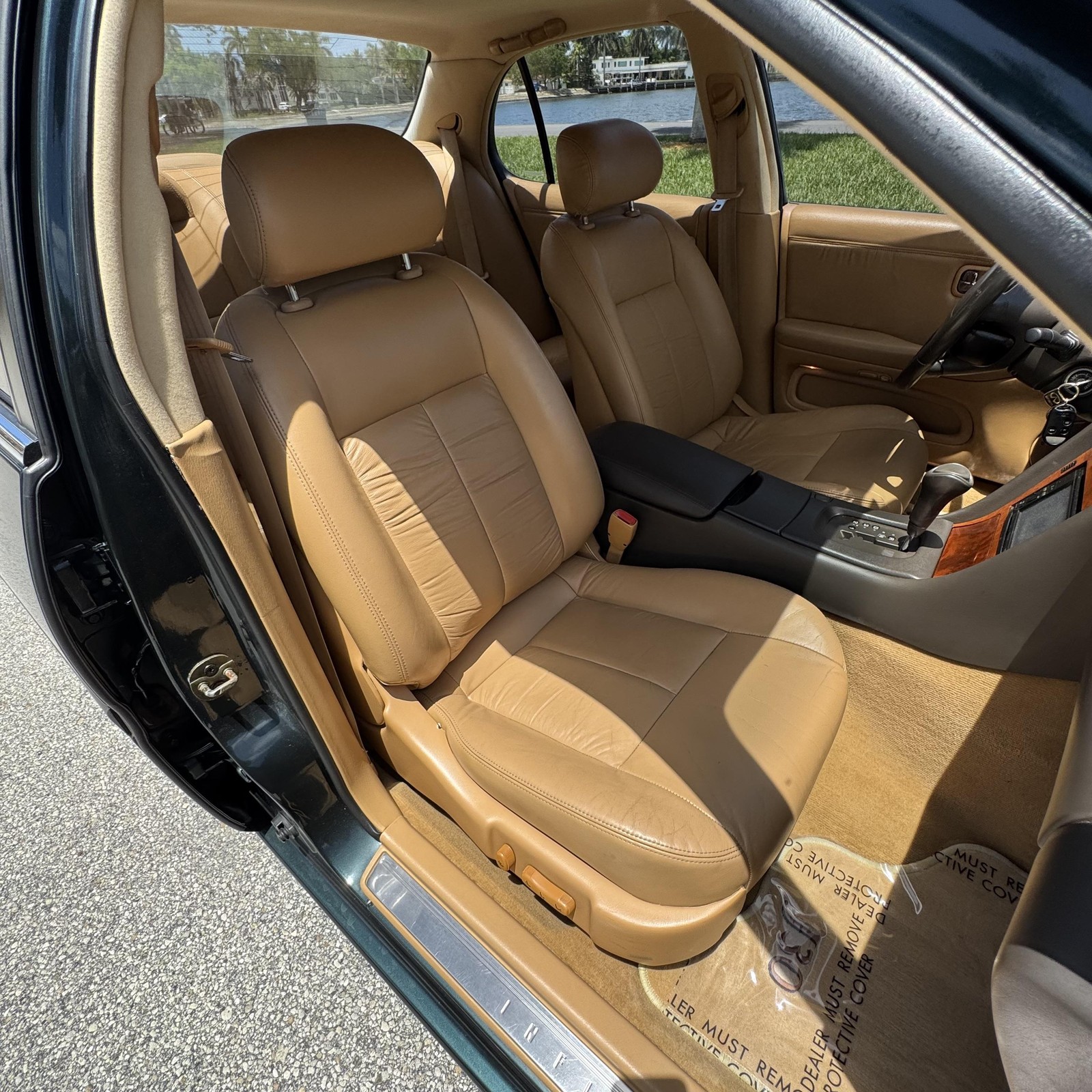 Infiniti-J30-1993-Sedan-15