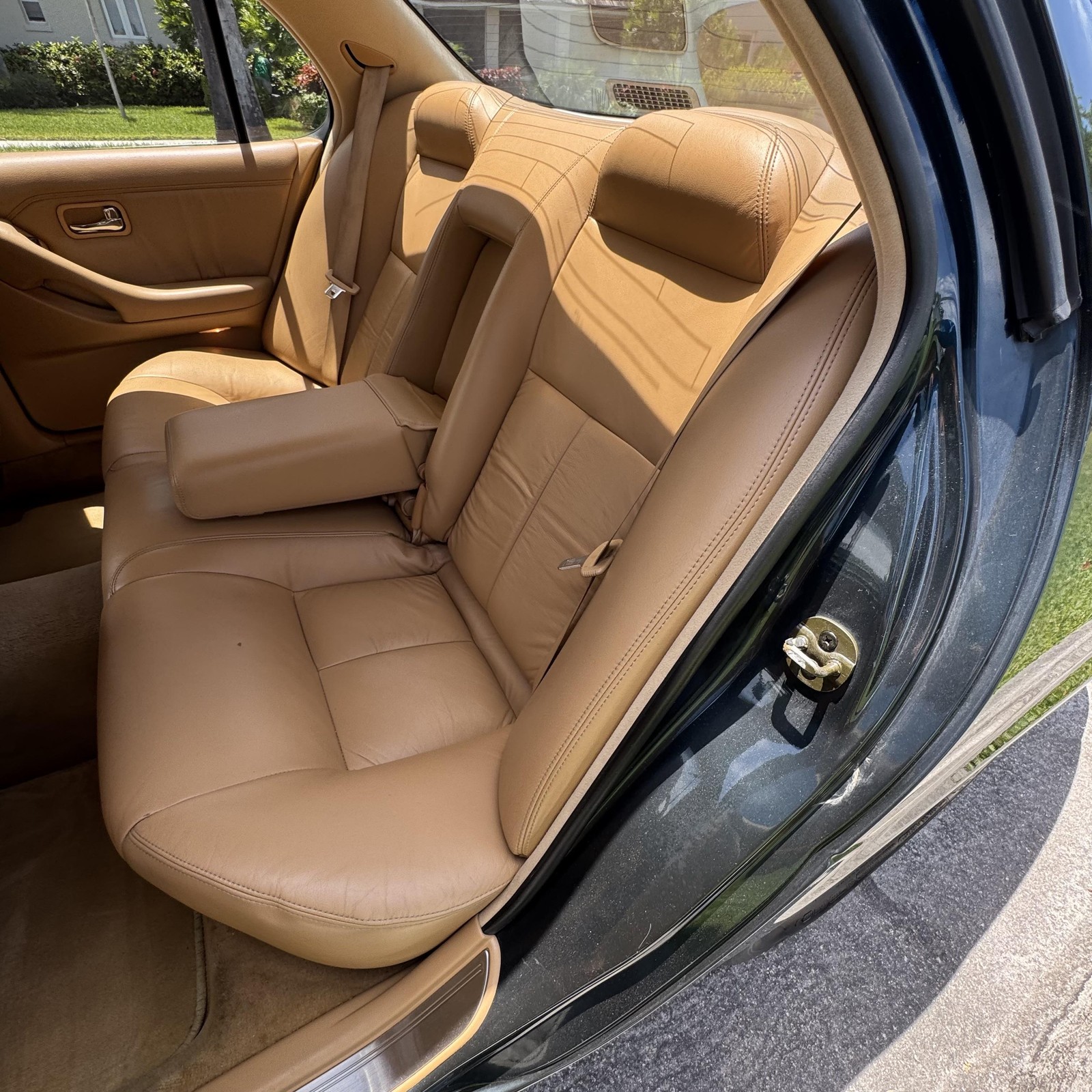 Infiniti-J30-1993-Sedan-18