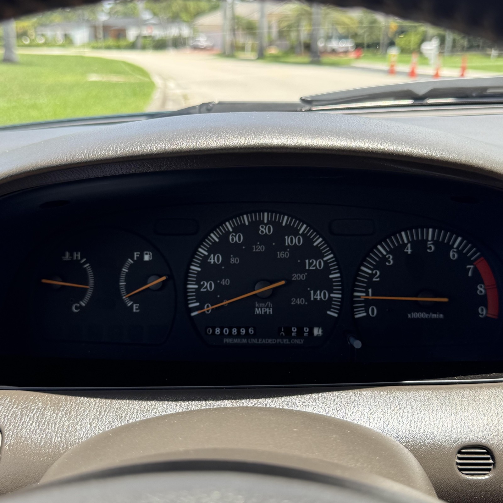 Infiniti-J30-1993-Sedan-25