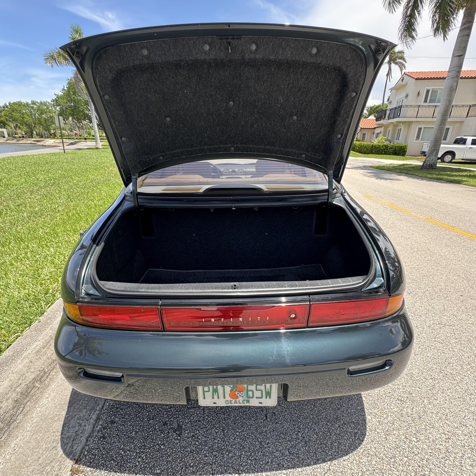 Infiniti-J30-1993-Sedan-33