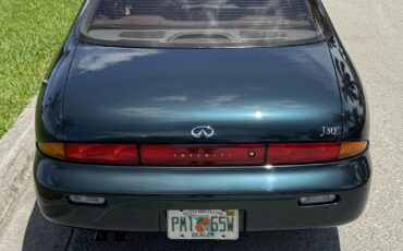 Infiniti-J30-1993-Sedan-9