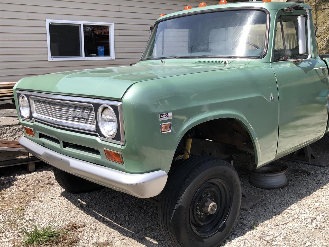 International-1210-1971-Green-Black-1