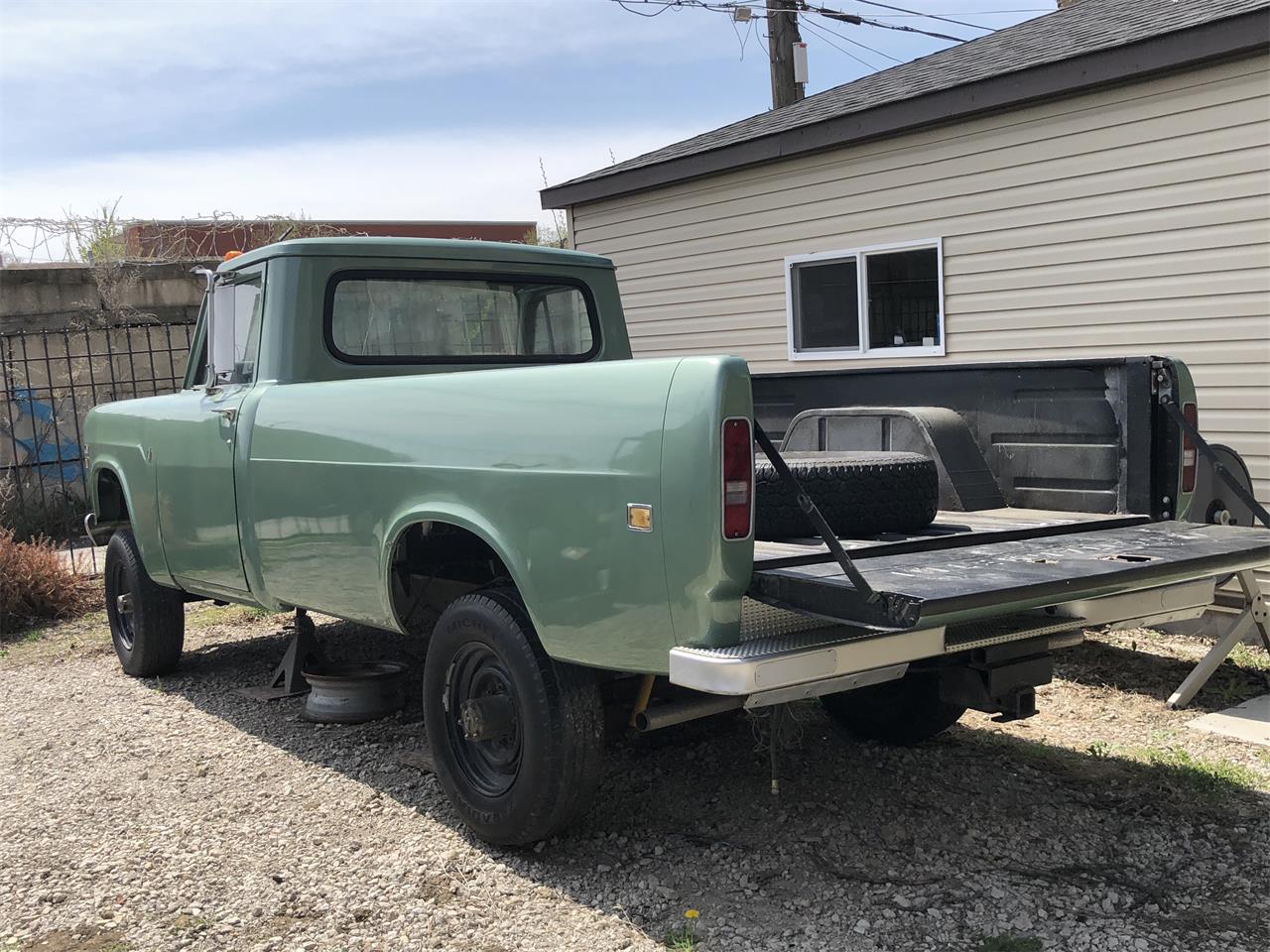 International-1210-1971-Green-Black-10
