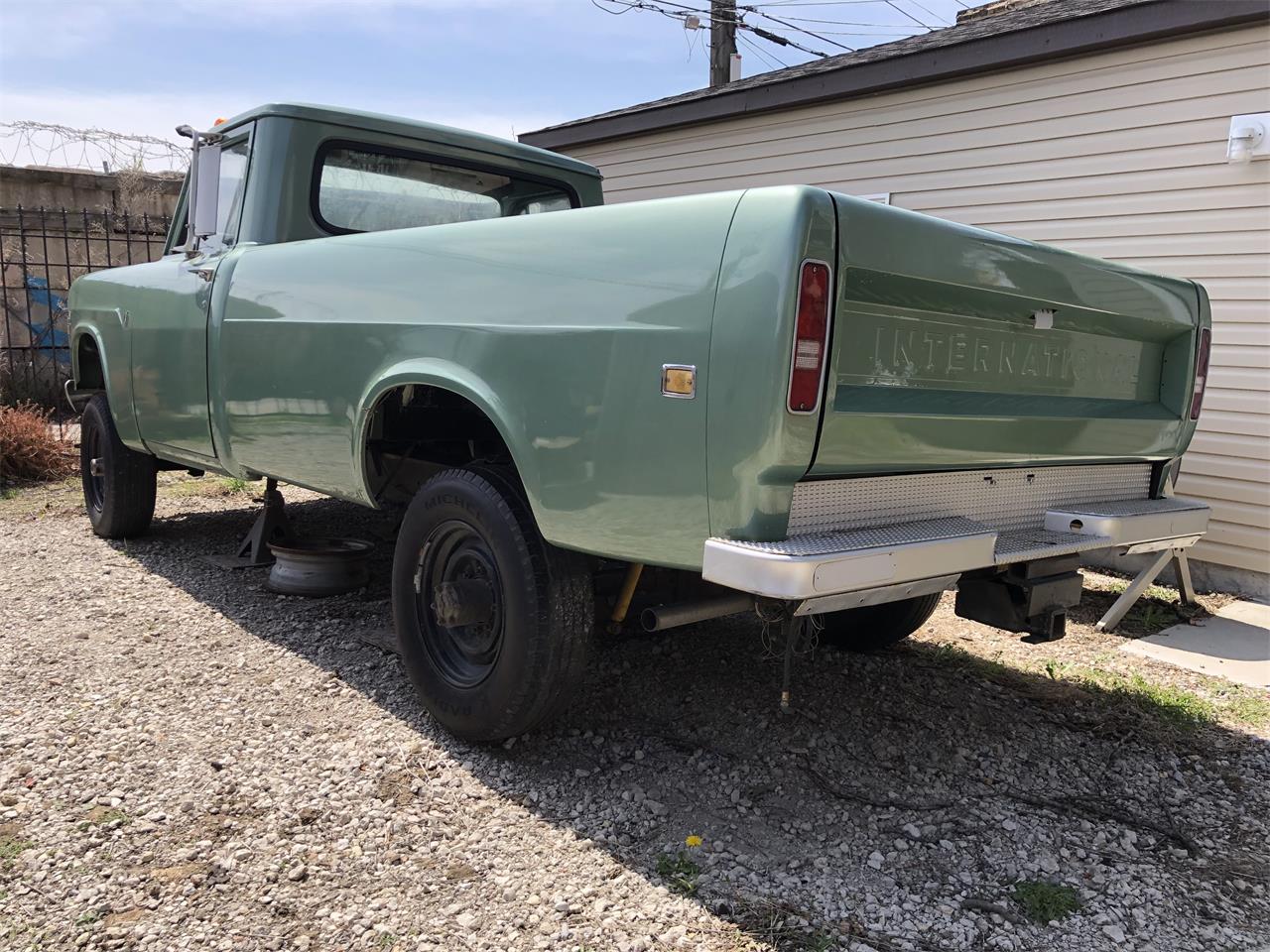 International-1210-1971-Green-Black-11