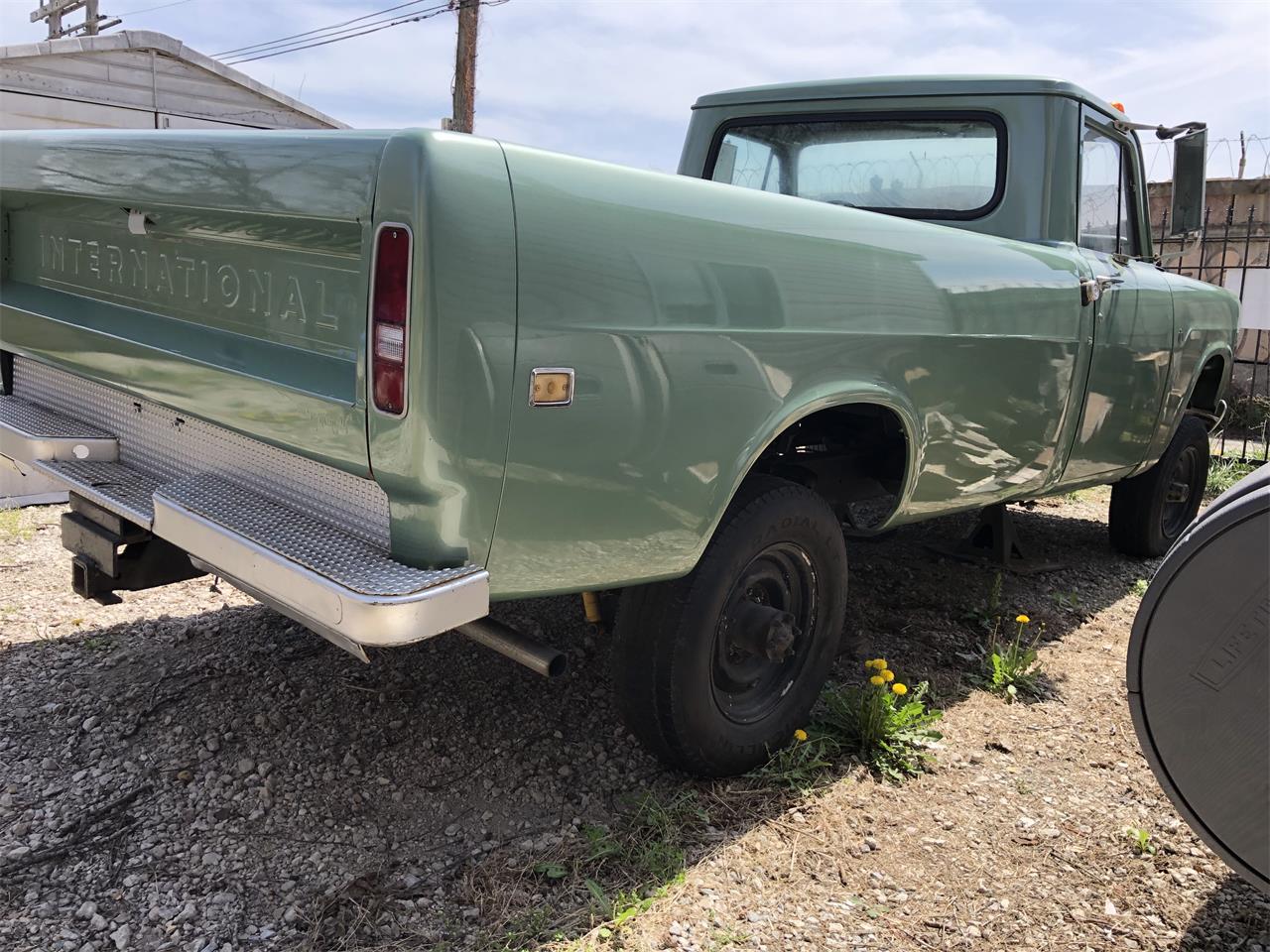 International-1210-1971-Green-Black-13