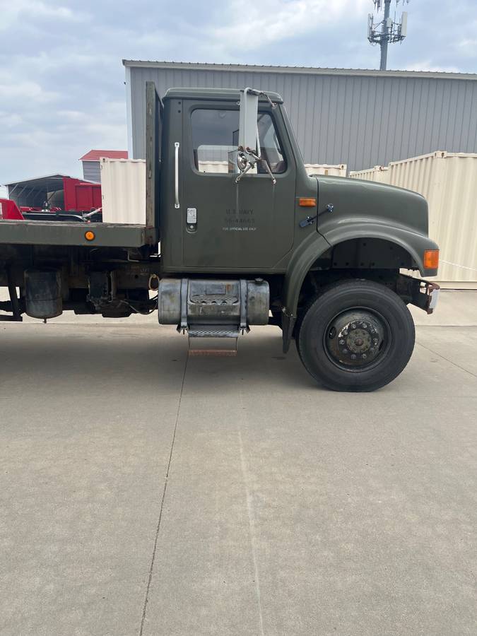 International-4700-diesel-1993-green-13
