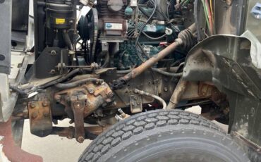 International-4700-diesel-1993-green-2
