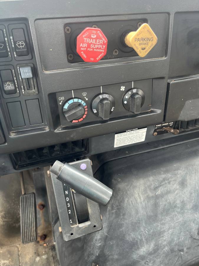 International-4700-diesel-1993-green-21