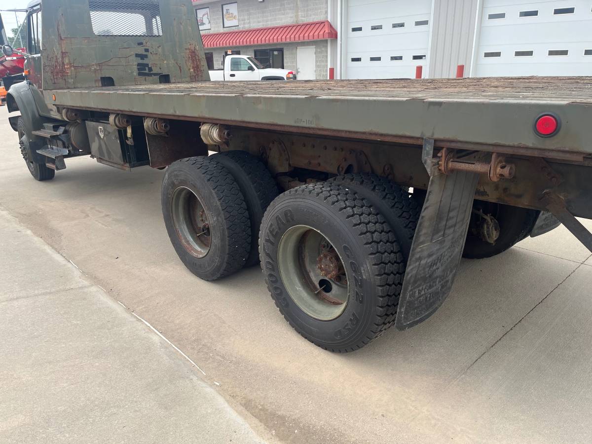 International-4700-diesel-1993-green-9