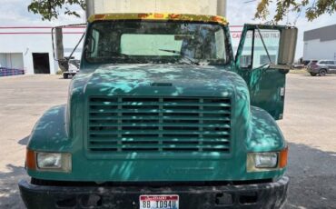 International-4900-diesel-1995-green-3